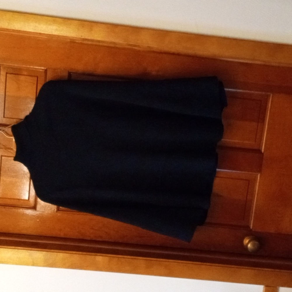 Cape - Picture 2 of 2